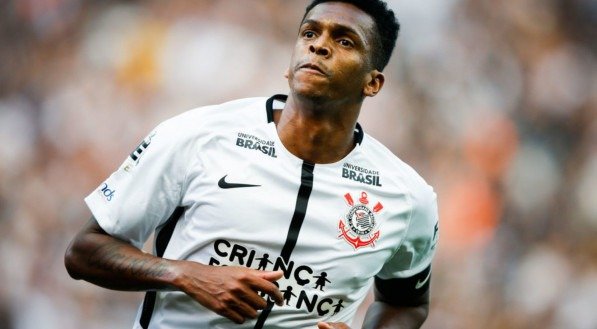 SAO PAULO, BRAZIL - JULY 30: Jo #07 of Corinthians celebrates their first goal during the match between Corinthians and Flamengo for the Brasileirao Series A 2017 at Arena Corinthians Stadium on July 30, 2017 in Sao Paulo, Brazil. (Photo by Alexandre Schneider/Getty Images) *** Local Caption *** jo