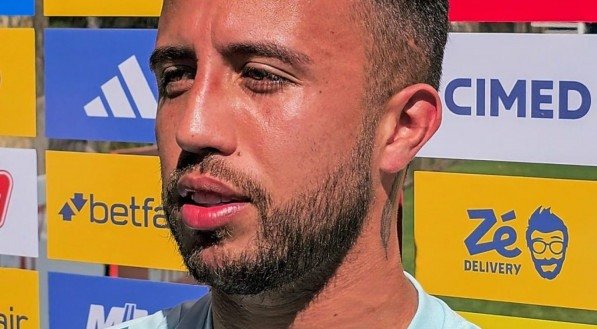 Matheus Henrique antecipa volta das férias e treina na Toca da Raposa II