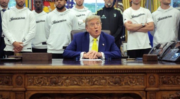 Presidente dos Estados Unidos, que sedia a Copa do Mundo de Clubes, causou desconforto ao comentar sobre assuntos políticos em encontro.