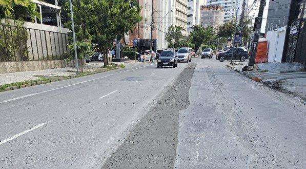 Asfalto esfarelando no Pina
