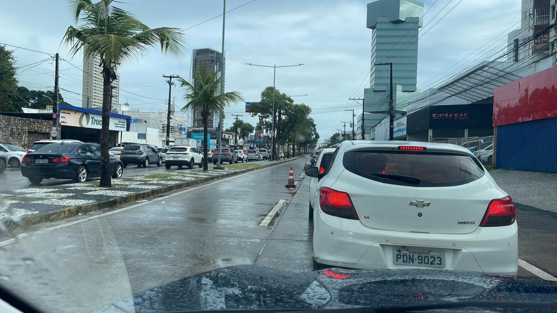 Trânsito: Operação das ciclofaixas no Recife em dia que não é feriado trava trânsito e irrita passageiros e condutores