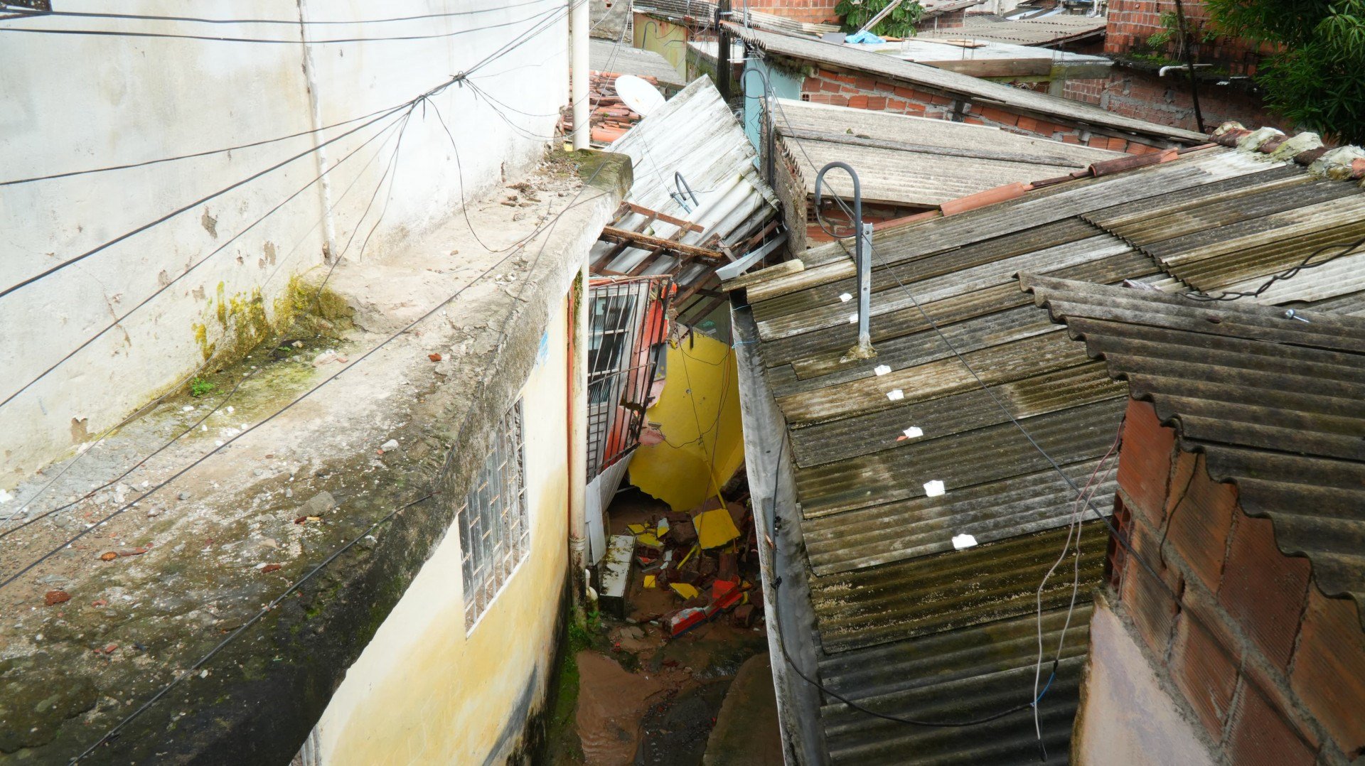 Imóvel estava desocupado há 5 meses por recomendação da Defesa Civil.