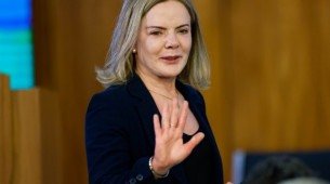 ministra das Relações Institucionais, Gleisi Hoffmann na sessão em que o Congresso Nacional.