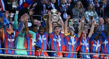 John Textor se aproxima de acordo para venda de ações do Crystal Palace por valor bilionário