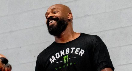 Ainda que o UFC e Dana White insistam, Jon Jones parece a cada dia querer aumentar ainda mais a temperatura dos rumores que indicam a sua aposentadoria