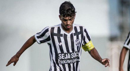 Com apenas 16 anos, volante chama atenção da comissão técnica do clube nordestino