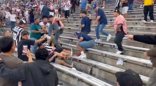 Durante partida da Copa do Mundo de Clubes, torcida protagoniza cenas lamentáveis nas arquibancadas do estádio Rose Bowl