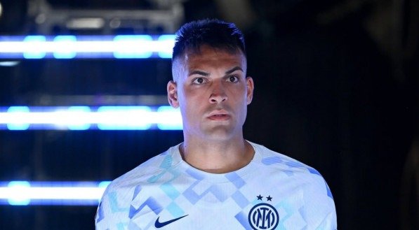 Lautaro Martínez concentrado para jogo da Inter de Milão
