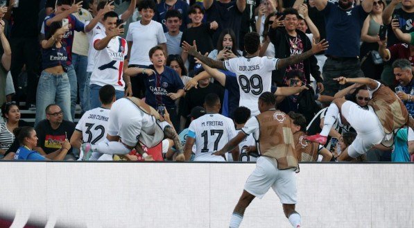 Alvinegro conquistou vitória histórica ao bater os frances por 1 a 0, com gol de Igor Jesus, pela Copa do Mundo de Clubes.