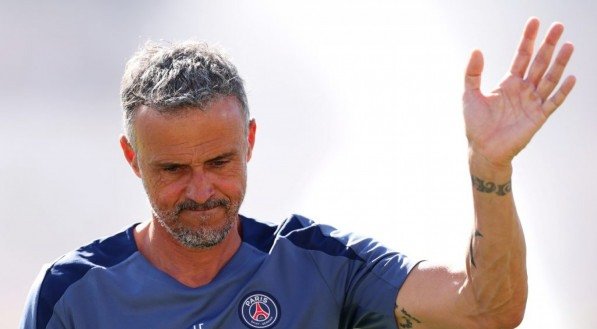 Treinador do PSG destaca trabalho coletivo e postura defensiva dos adversários no duelo pela Copa do Mundo de Clubes