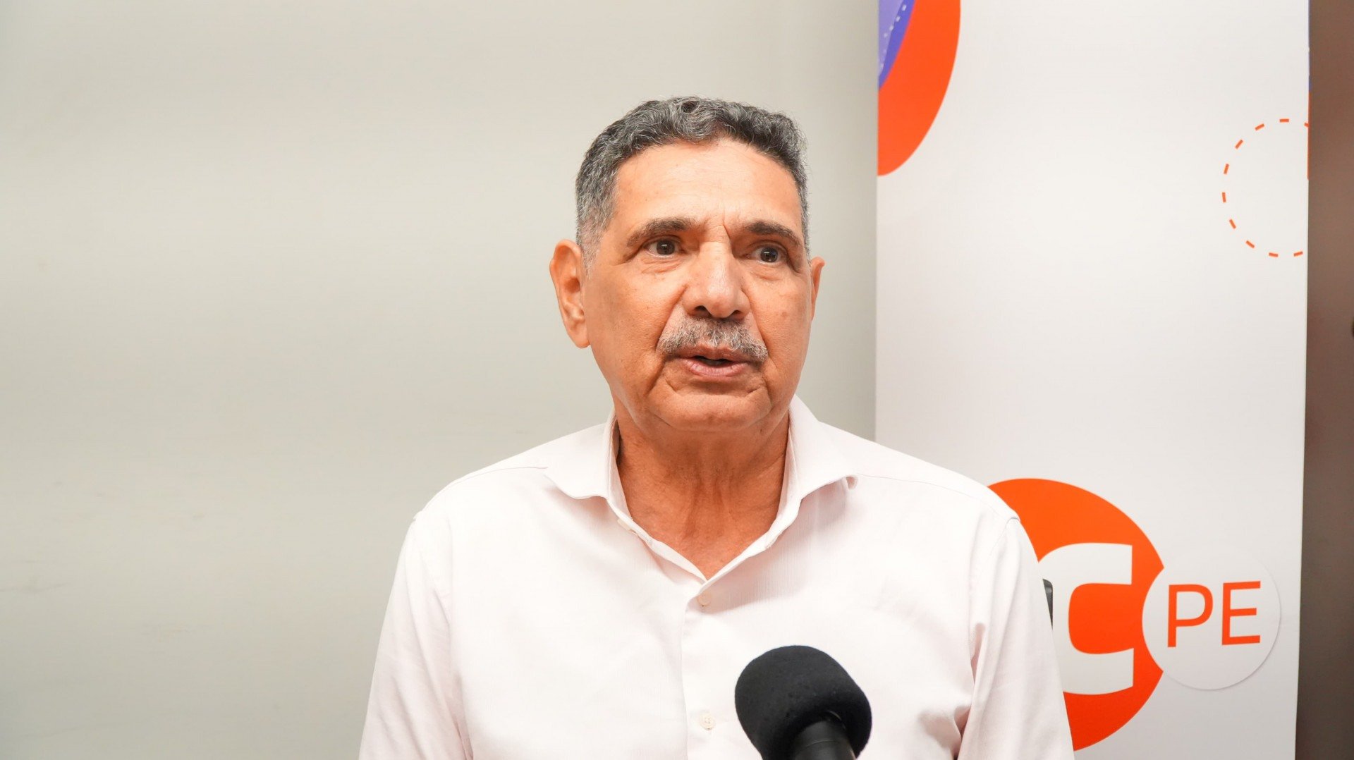 João Paulo critica relação entre PT e PSB em Pernambuco e diz que João Campos "não ama a cidade e nem o povo"