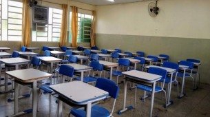 Imagem de uma sala de aula vazia da rede municipal de SP