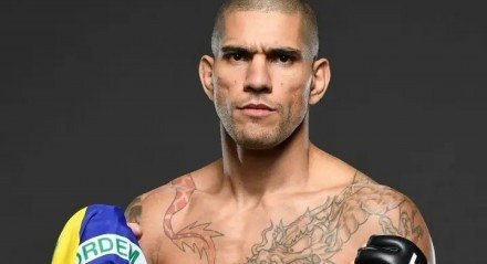 Quem espera ver Alex Poatan subir para o peso-pesado para buscar o triplo campeonato no UFC ou até fazer superlutas, talvez tenha que esperar mais um pouco 