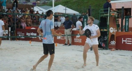 Vitória Marchezini e Sophia Chow jogam decisão contra italianas Cimatti e Giusti. No masculino, Giovanni Cariani e o russo Nikita Burmakin decidem o troféu contra o italiano Michele Cappelletti e o espanhol Antomi Ramos. Finais começam a partir das 18h
