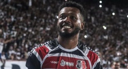 Vinícius Silva, lateral-esquerdo do Santa Cruz