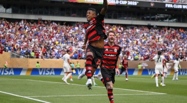 Bruno Henrique vibra com gol do Flamengo contra o Chelsea.