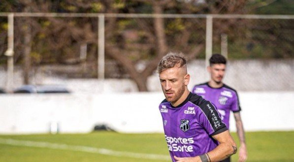 Após férias, elenco volta as atividades para o restante das competições nacionais