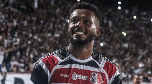 Vinícius Silva, lateral-esquerdo do Santa Cruz