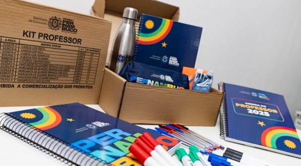 Governo de Pernambuco inicia entrega do Kit Professor na rede estadual
