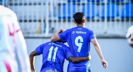 A tarde de sábado contou com dois jogos e oito gols para fechar a nona rodada da competição