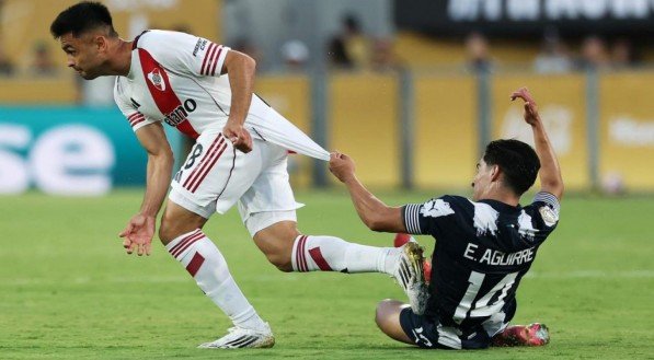 Em jogo marcado por muitas faltas, River e Monterrey embolam Grupo E com o resultado