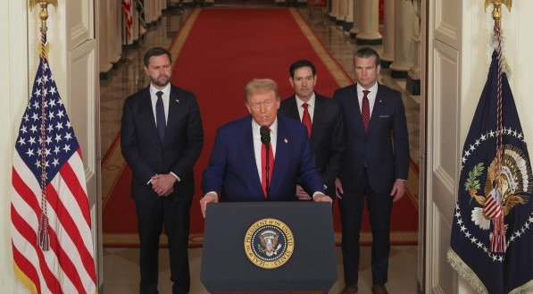 Donald Trump durante pronunciamento após confirmar ataques dos EUA ao Irã