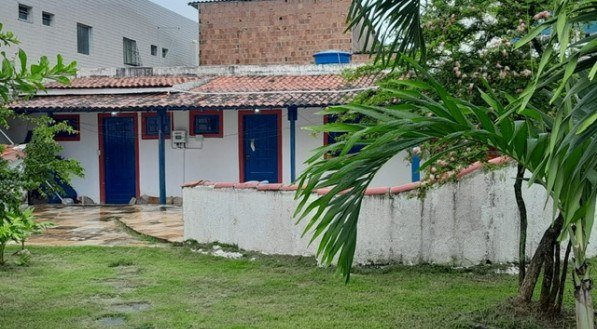 Segundo informações da Polícia Civil e de familiares, dois homens invadiram a residência do idoso