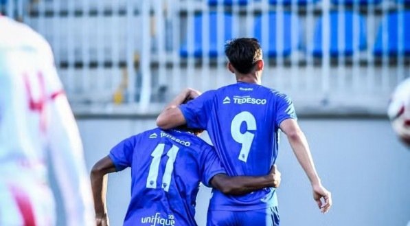 A tarde de sábado contou com dois jogos e oito gols para fechar a nona rodada da competição