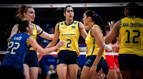 A Seleção feminina de vôlei encerrou a segunda semana da VNL neste domingo (22) contra a Turquia, em Istambul, buscando subir na tabela de classificação