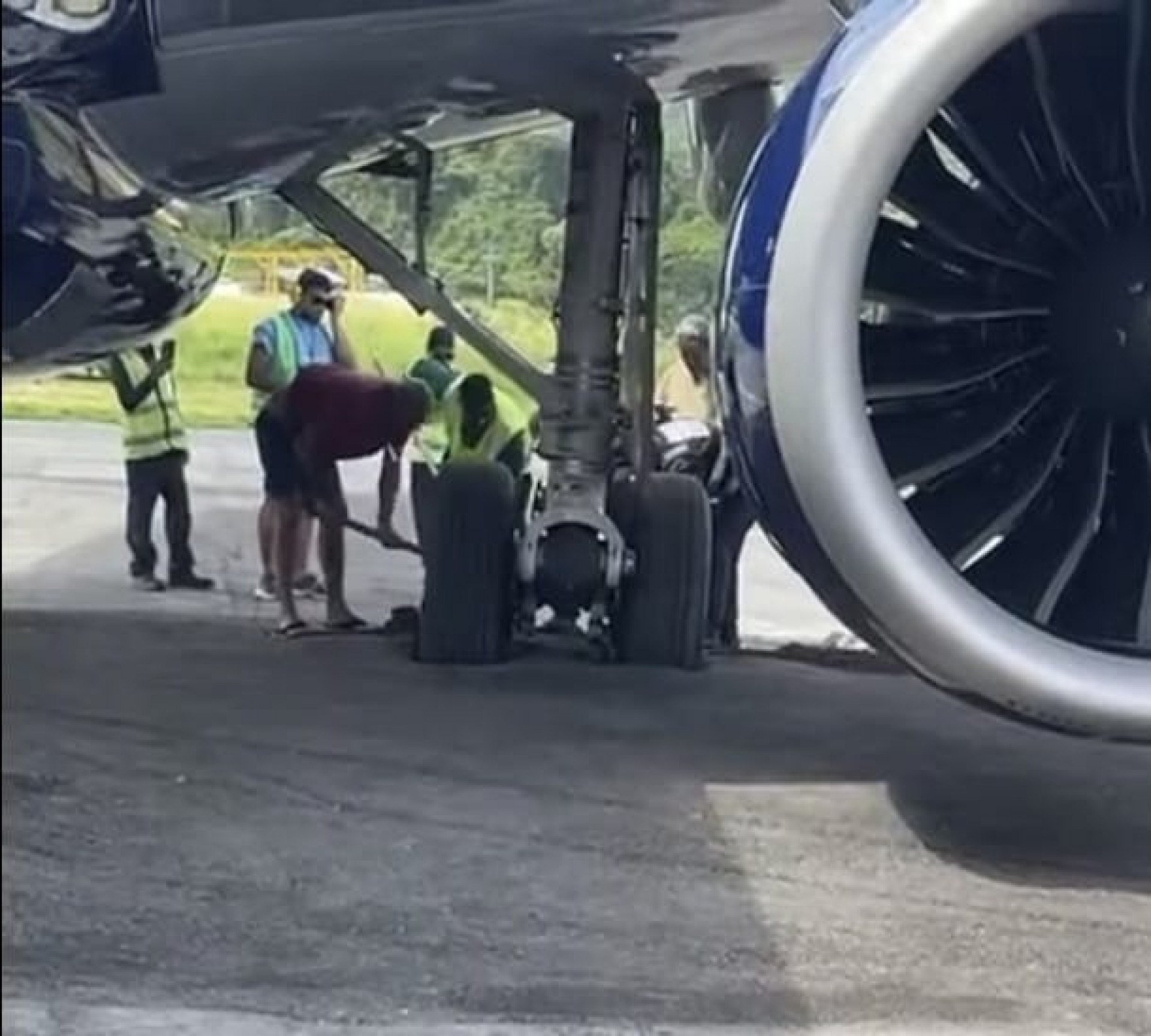 Aeronave afunda parcialmente em pátio do Aeroporto de Noronha; primeira etapa da requalificação foi entregue em fevereiro