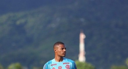 O uruguaio sofreu uma lesão no joelho esquerdo no dia 18 de maio, no clássico contra o Botafogo e, dede então, segue em recuperação.
