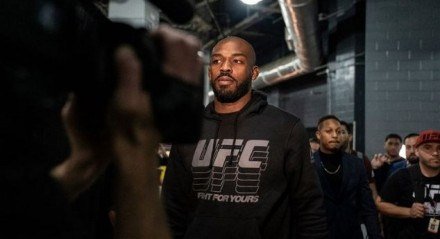 No último sábado (21), Jon Jones agitou o mundo das lutas com o anúncio feito por Dana White que estaria se aposentando do esporte.