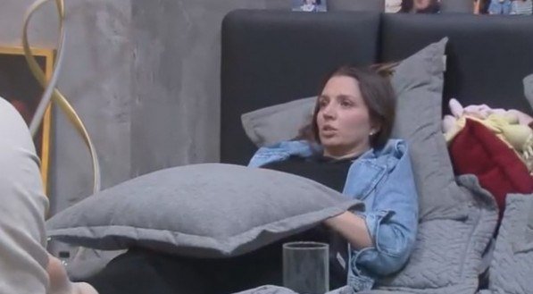 ‘Ela manipula todo mundo’, afirma Carol sobre Adriana