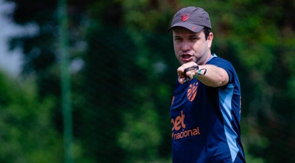 Daniel Paulista, técnico do Sport, em treino no CT José de Andrade Médicis