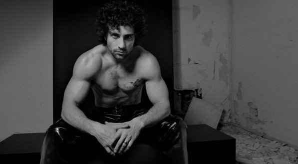 Aaron Taylor-Johnson para nova campanha masculina da Saint Laurent.