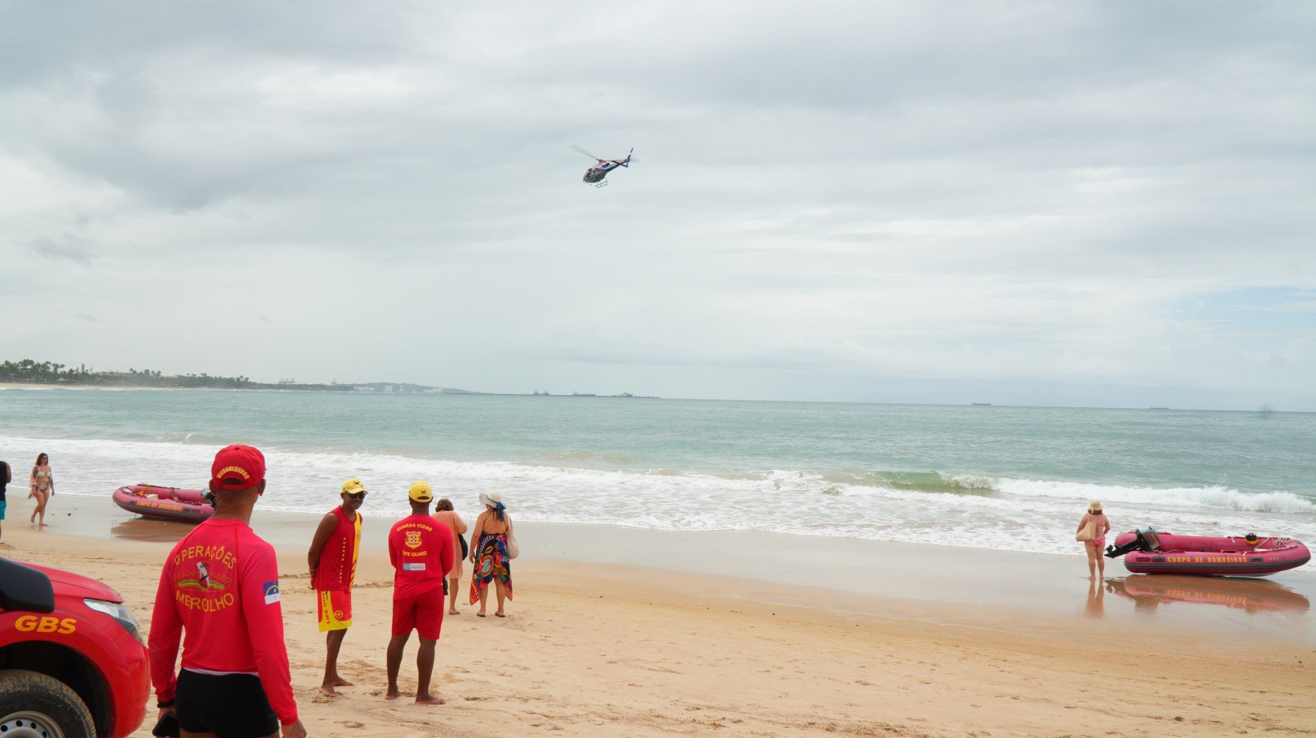 Corpo de Bombeiros retoma buscas por mulher desaparecida após acidente com embarcação em Suape
