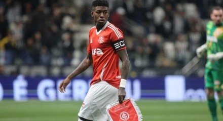 O zagueiro pegou gancho de dois jogos e vira desfalque nas partidas contra Vitória e Ceará