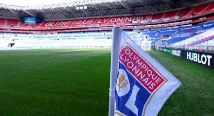 A queda, no entanto, não tem relação com o desempenho dentro de campo.