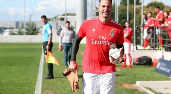 Ex-goleiro conquistou a Tríplice Coroa com a Raposa em 2003, além de ser bicampeão português com o Benfica nas temporadas 2014/15 e 2015/16.
