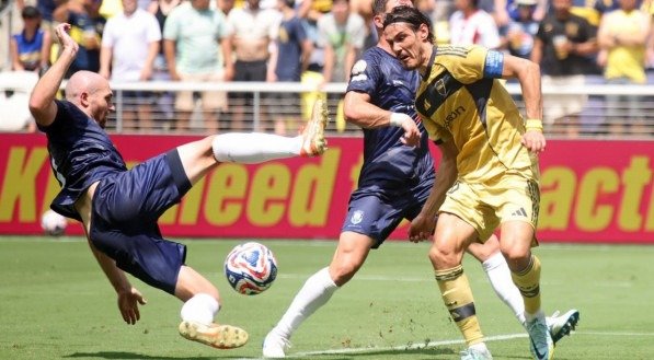 Em jogo marcado por paralisação, Boca e Aukland empatam e estão eliminados do Mundial