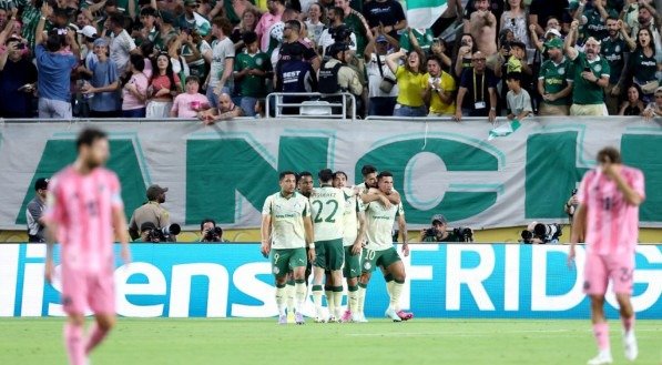 O Palmeiras foi atrás do empate no final do segundo tempo e garantiu a classificação em primeiro lugar no Mundial de Clubes contra o Inter de Miami.