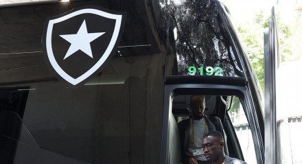 O defensor sofreu outra lesão no joelho