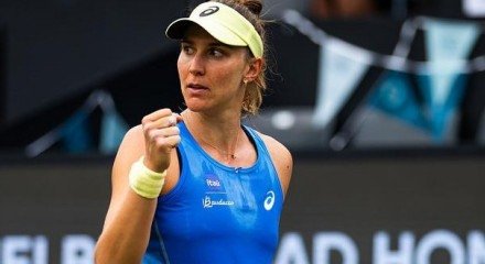 Brasileira derrotou Elina Svitolina e vai buscar vaga na semifinal nesta quinta contra top 5 mundial