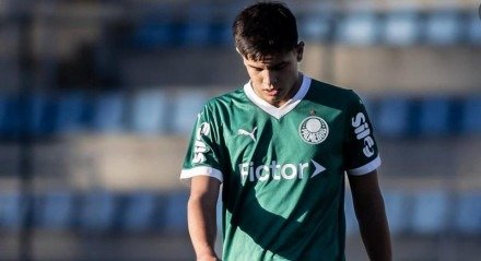 O Sub-20 do Palmeiras segue em grande fase na temporada 2025. A equipe venceu as duas últimas partidas contra o Atlético-MG(0 x 3) pelo Campeonato Brasileiro e Rio Claro (4 a 1) pelo Campeonato Paulista. O centroavante Rodrigo Haruki comemorou o bom momento do Verdão, destacou a força do elenco e a importância de seguir [&#8230;]