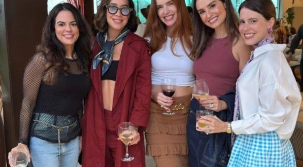 Eduarda Dubeux, Manu Tenório, Renata Barroca, Bruna Raphaela e Maria Dulce Gayoso em evento junino