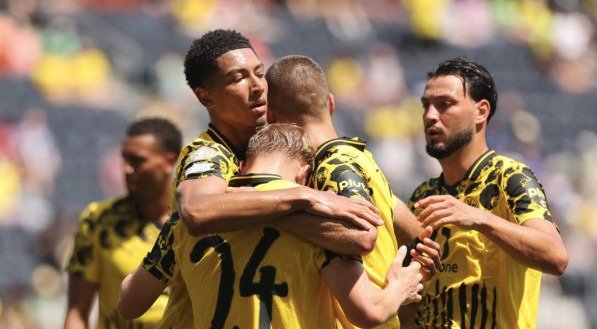 Alemães pressionaram durante o primeiro tempo, marcaram com Svensson, e garantiram vaga nas oitavas de final da Copa do Mundo de Clubes.