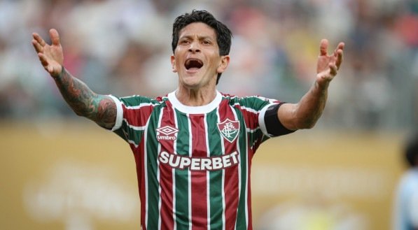 Germán Cano com braços abertos em jogo do Fluminense no Mundial de Clubes 2025