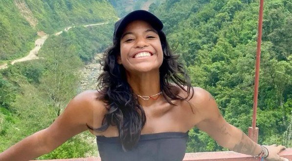 Corpo de brasileira Juliana Marins é içado de vulcão na Indonésia