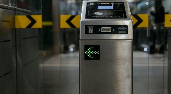Tecnologia redefine controle de acesso com IA, biometria e nuvem.