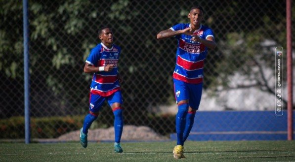 Fortaleza vence o galo e se aproxima de classificação para próxima fase da competição.
